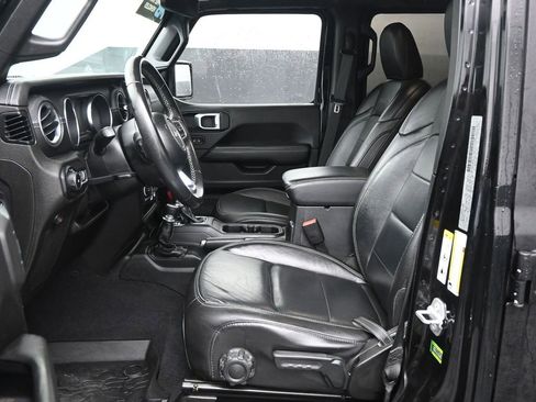 Used 2019 Jeep Wrangler Unlimited Sahara image 20