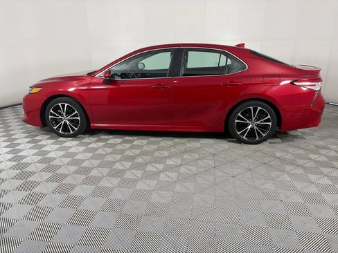 Used 2020 Toyota Camry SE w/ Carpet Mat Package FWD image 4