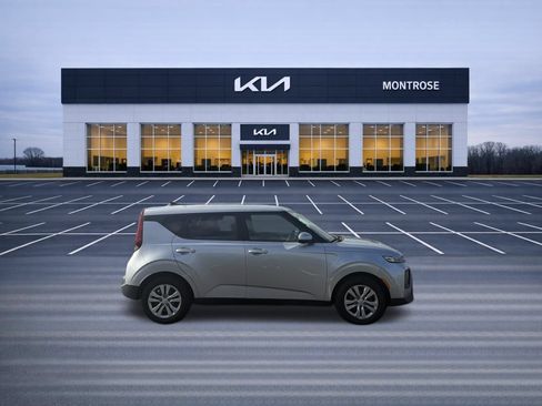 Used 2020 Kia Soul LX FWD image 4