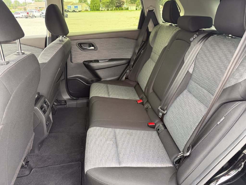 Used 2023 Nissan Rogue SV AWD/4WD image 14