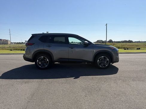 Used 2024 Nissan Rogue SV AWD/4WD image 6