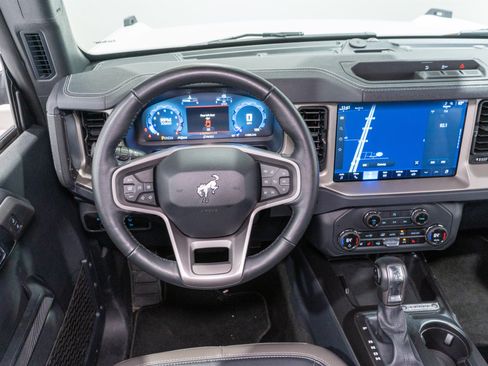 Used 2025 Ford Bronco Outer Banks AWD/4WD image 11