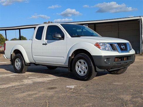 Used 2021 Nissan Frontier S image 2