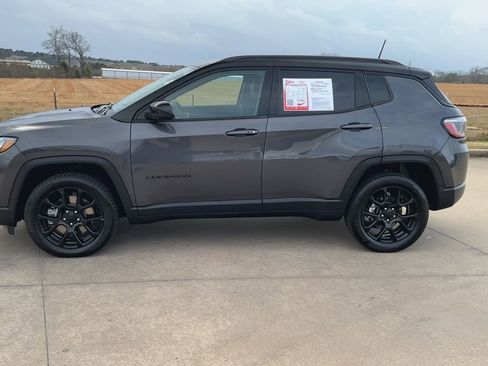 Used 2024 Jeep Compass Latitude w/ Convenience Group image 6