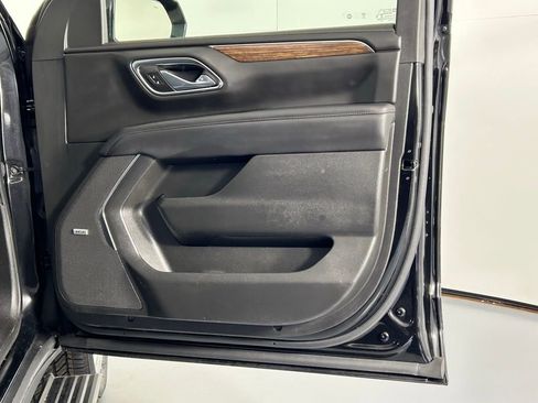 Used 2023 Chevrolet Suburban High Country w/ Premium Package image 11