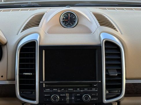 Used 2016 Porsche Cayenne image 26