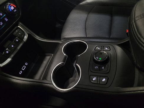 Used 2024 GMC Terrain SLT FWD image 26