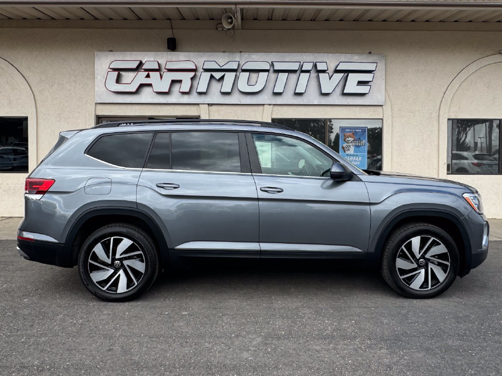 Used 2025 Volkswagen Atlas SE AWD/4WD image 3