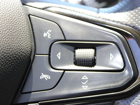 Used 2023 Chevrolet Bolt EUV LT FWD image 18