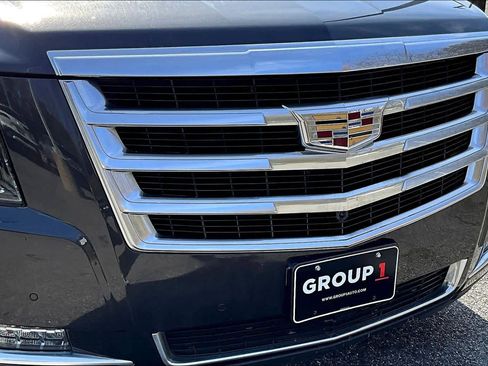 Used 2018 Cadillac Escalade Luxury image 28