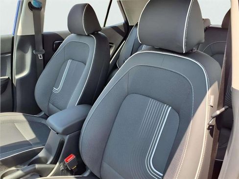 New 2025 Hyundai Venue Limited image 11