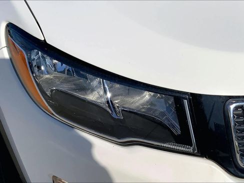 Used 2019 Jeep Compass Limited image 26