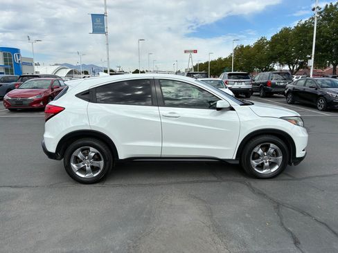 Used 2018 Honda HR-V LX image 2