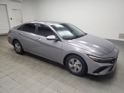 Used 2025 Hyundai Elantra SE image 11