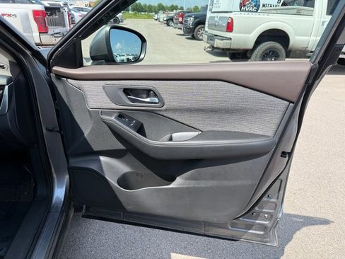 Used 2022 Nissan Rogue SV FWD image 29
