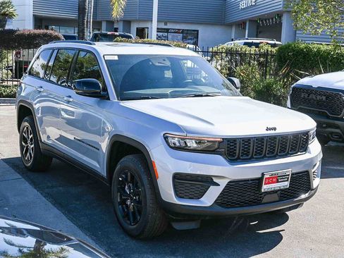 New 2025 Jeep Grand Cherokee Altitude image 3