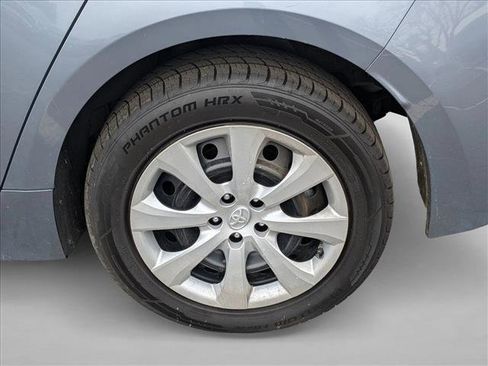 Used 2022 Toyota Corolla LE image 5
