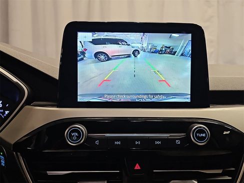 Used 2020 Ford Escape SE image 23