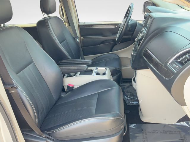 Used 2012 Chrysler Town & Country Touring w/ Entertainment Group #1 FWD image 23