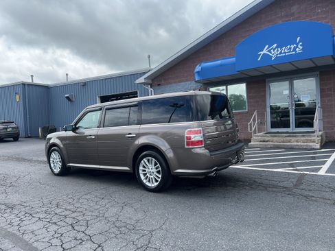 Used 2019 Ford Flex SEL w/ Equipment Group 202A AWD/4WD image 4