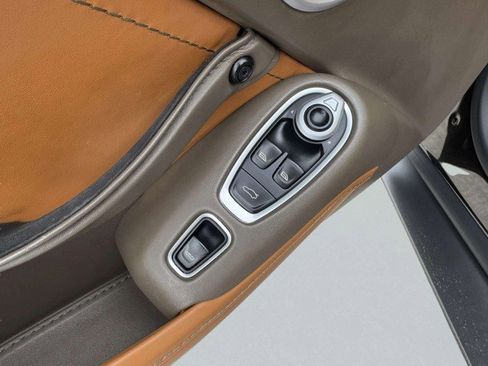 Used 2022 Aston Martin V8 Vantage Roadster RWD image 20