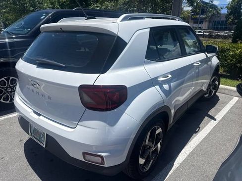 Used 2026 Hyundai Venue SEL FWD image 7