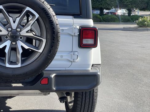 Used 2024 Jeep Wrangler Unlimited AWD/4WD image 13
