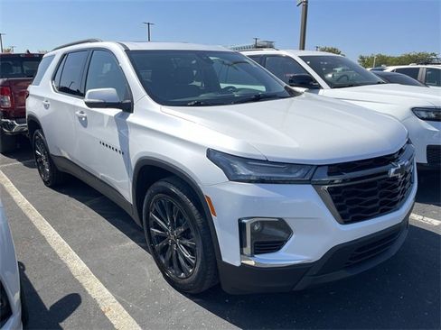 Used 2023 Chevrolet Traverse RS image 2