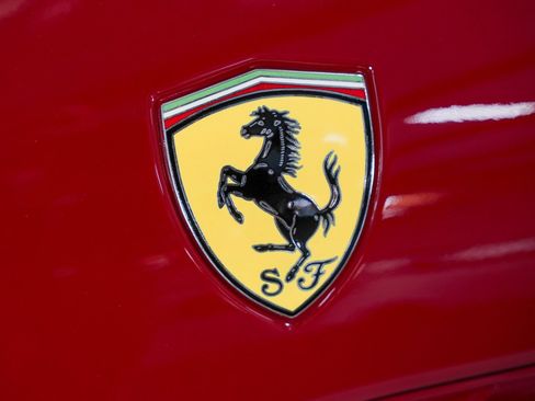 Used 2010 Ferrari California RWD image 18