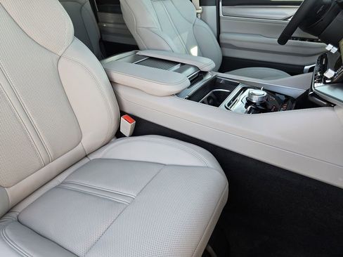 New 2026 Jeep Grand Wagoneer L Limited AWD/4WD image 8