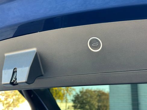 Used 2016 Tesla Model X 60D image 24