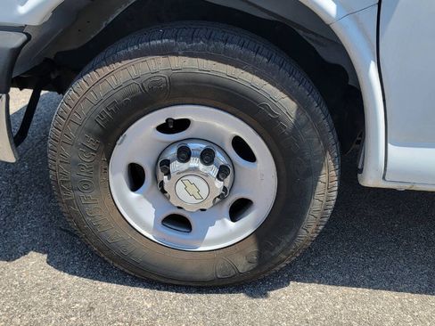 Used 2014 Chevrolet Express 3500 Extended RWD image 33