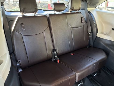 Certified 2023 Toyota Sienna Platinum image 16