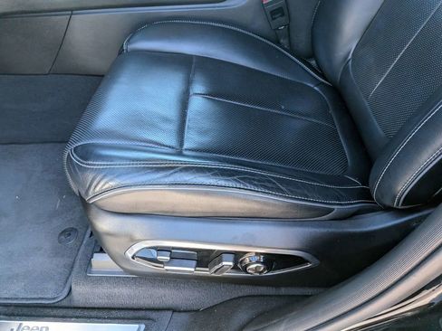 Used 2022 Jeep Grand Cherokee Overland w/ Advanced Protech Group III image 21