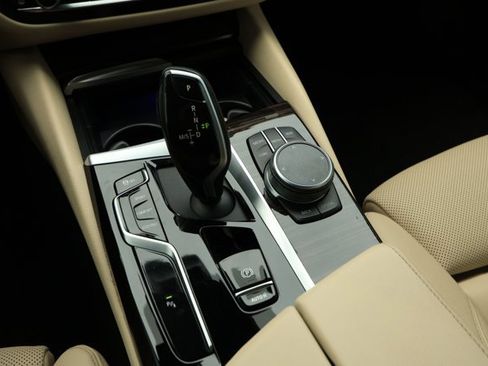 Used 2021 BMW 530i image 19