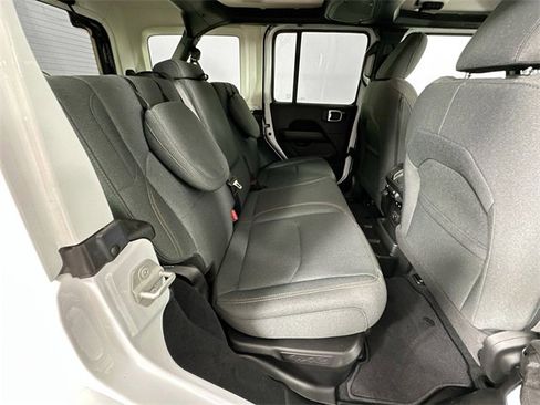 Used 2024 Jeep Wrangler Unlimited Sahara image 27