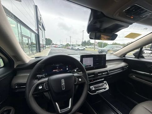 Used 2023 Lincoln Corsair AWD w/ Equipment Group 101A image 28