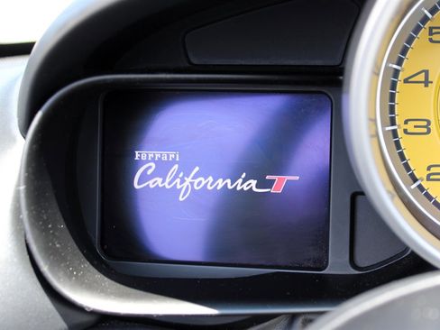 Used 2017 Ferrari California T image 37