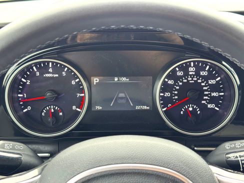 Used 2024 Kia Carnival EX image 25