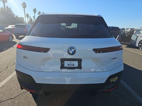 Used 2022 BMW iX xDrive50 w/ Premium Package AWD/4WD image 5