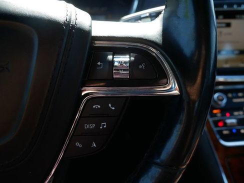 Used 2017 Lincoln Continental Select FWD image 18