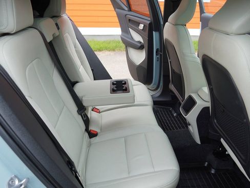Used 2019 Volvo XC40 T5 Momentum AWD/4WD image 16
