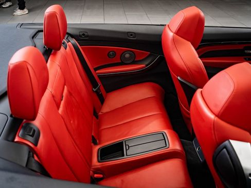 Used 2018 BMW M4 Convertible image 50