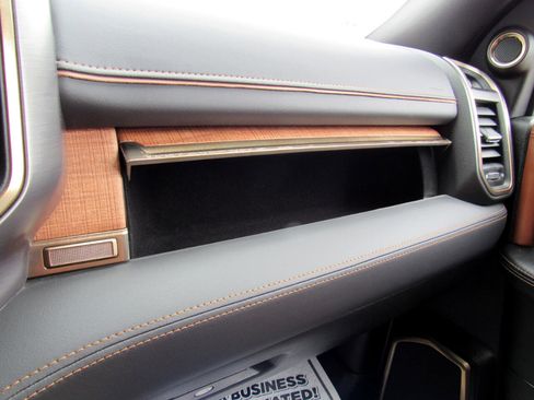 Used 2024 RAM 2500 Limited image 36