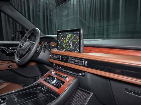 Used 2023 Lincoln Aviator Reserve w/ Elements Package Plus image 15