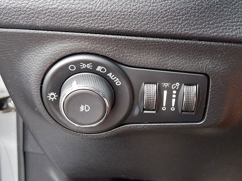 Used 2020 Jeep Compass Latitude image 26