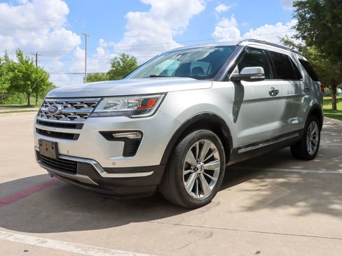 Used 2018 Ford Explorer Limited w/ Ford Safe & Smart Package image 3