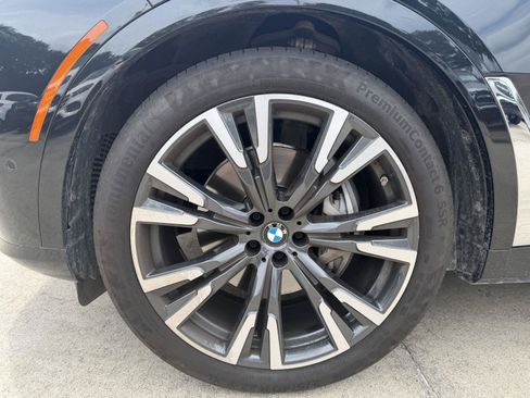 Used 2025 BMW X7 xDrive40i w/ Premium Package AWD/4WD image 4