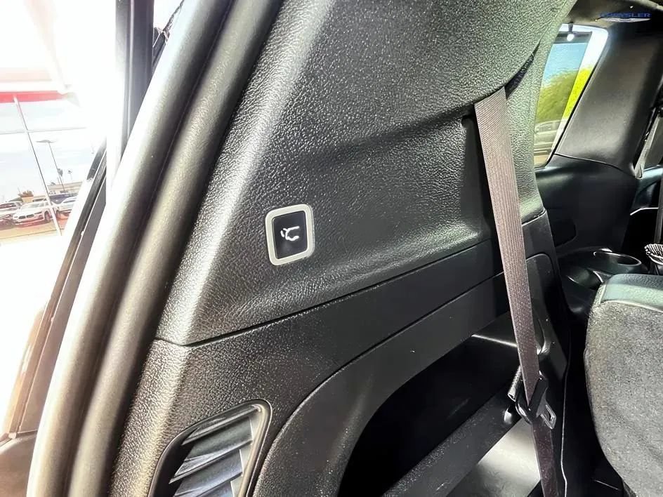 Used 2019 Chrysler Pacifica Touring-L w/ Advanced Safetytec Group FWD image 14