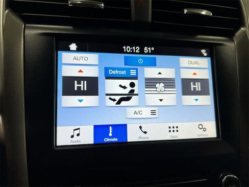 Used 2017 Ford Fusion SE w/ Fusion SE Technology Package image 16